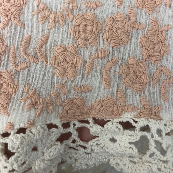 🌸Embroidered romper - Picture 3 of 4